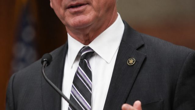 Tuberville's Residency Challenge: A Crucial Moment for Alabama's Constitution | berapakah diameter b