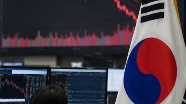 South Korea Postpones Launch of Weekly Stock Options Amid Market Volatility | channel snsd ep 5 eng 